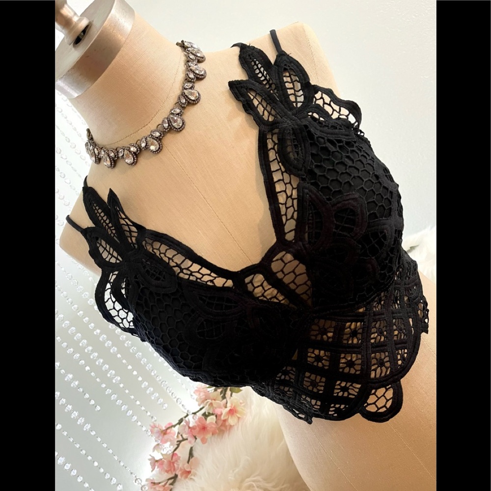 NEW !!! White and Black Lace Bralette Set - Picture 2 of 11